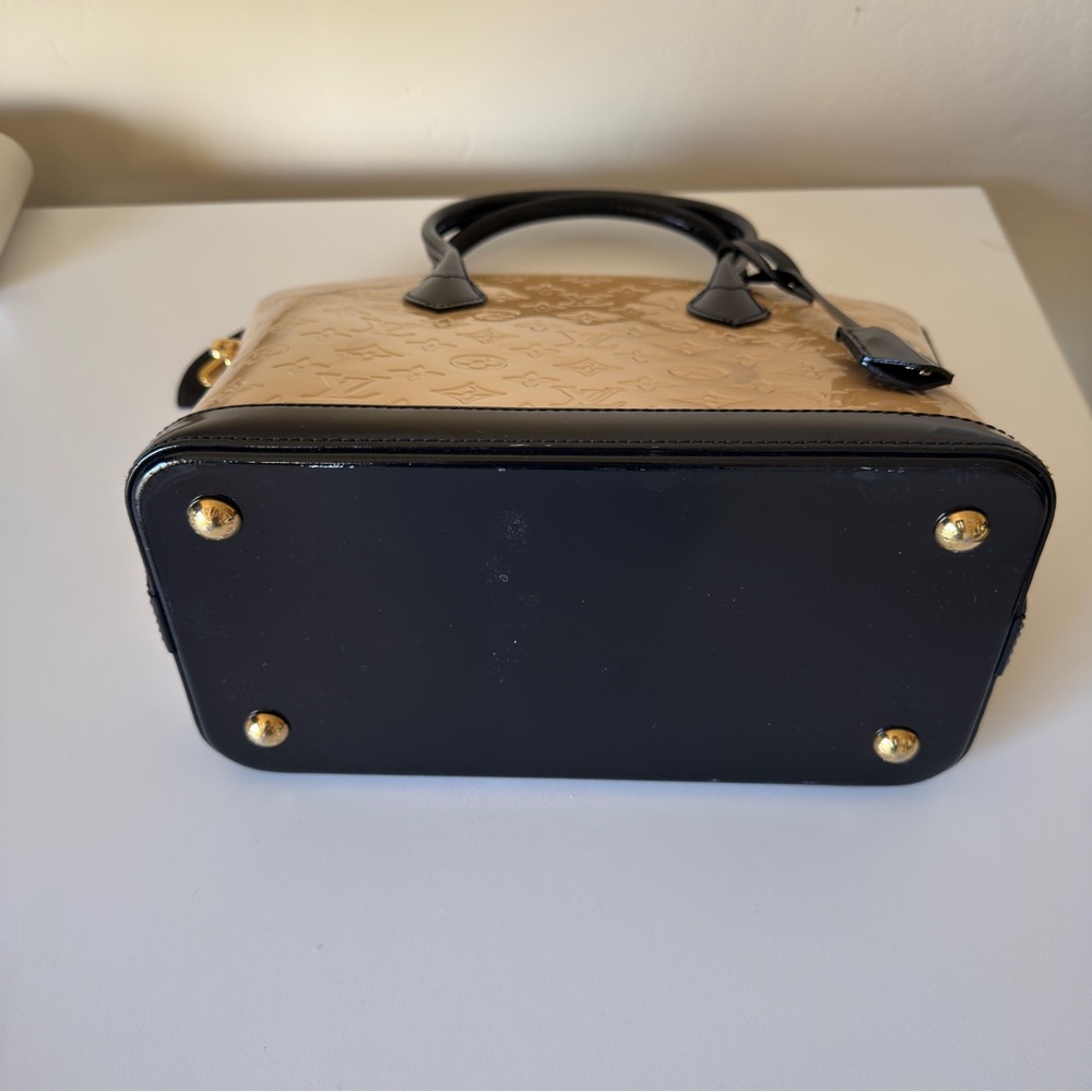 ❤️ AUTHENTIC Louis Vuitton Lockit Beige and Black Vernis Patent Leather LV - Picture 5 of 15